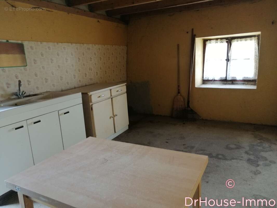 Maison à SAINT-GEORGES-BUTTAVENT