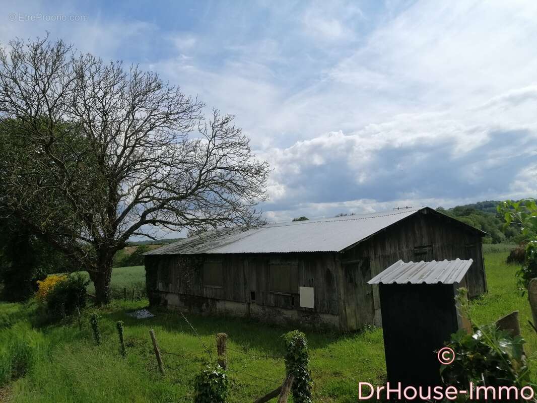 Maison à SAINT-GEORGES-BUTTAVENT