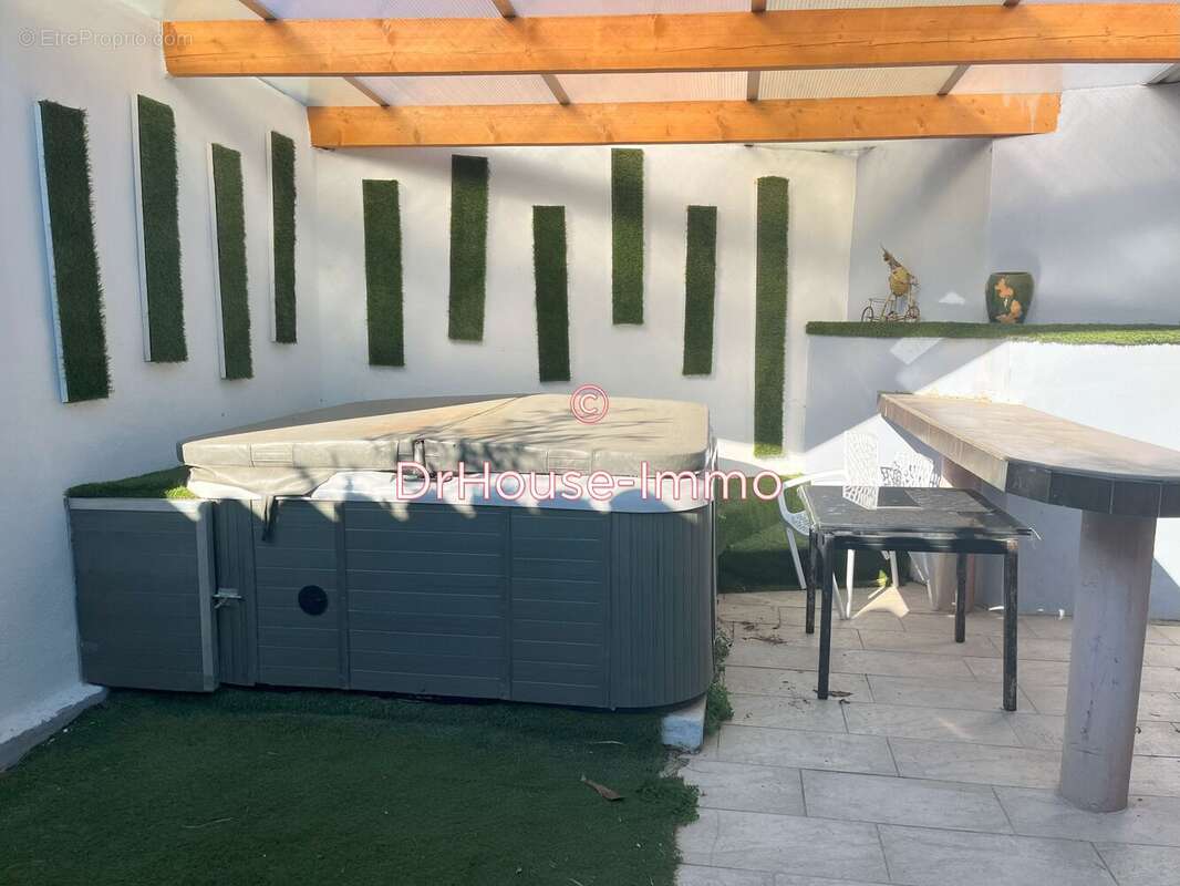 Autre à ESPONDEILHAN