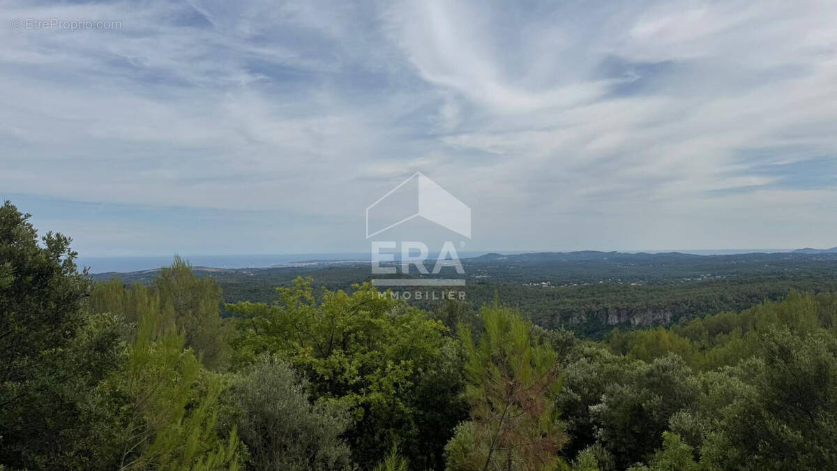 Autre à TOURRETTES-SUR-LOUP
