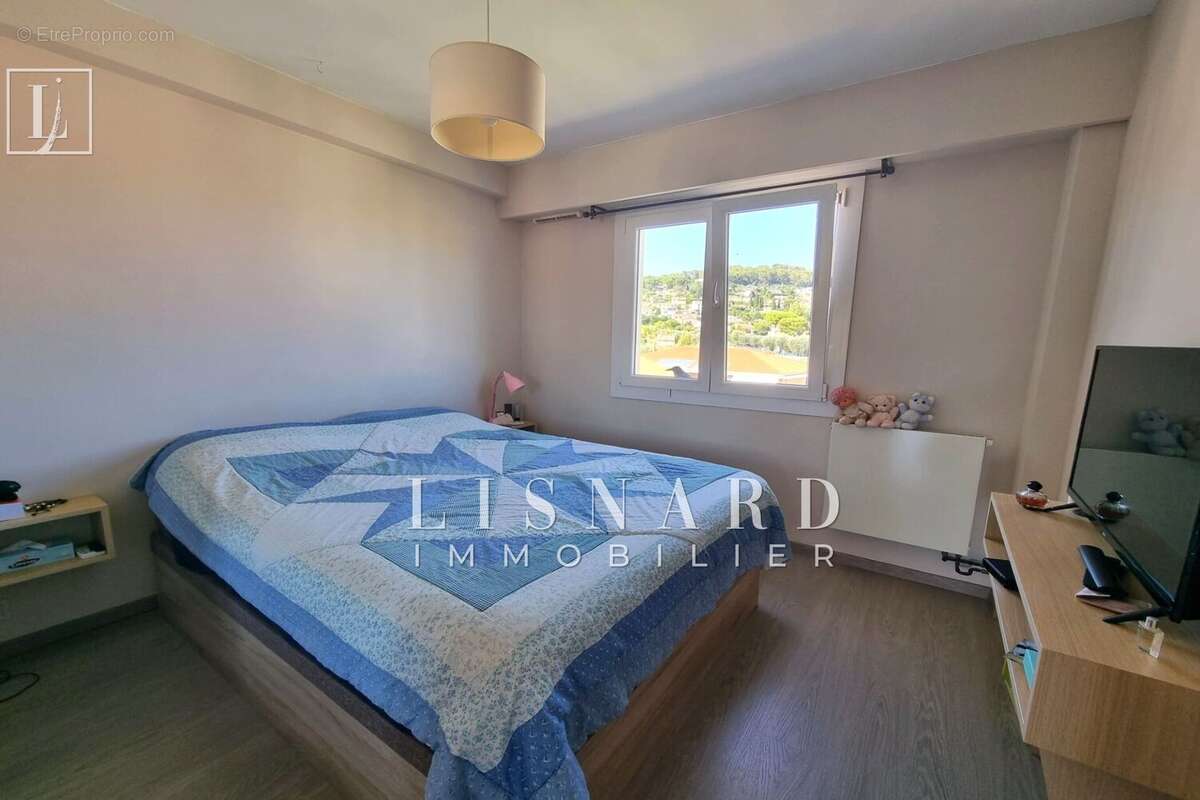 Appartement à VALLAURIS