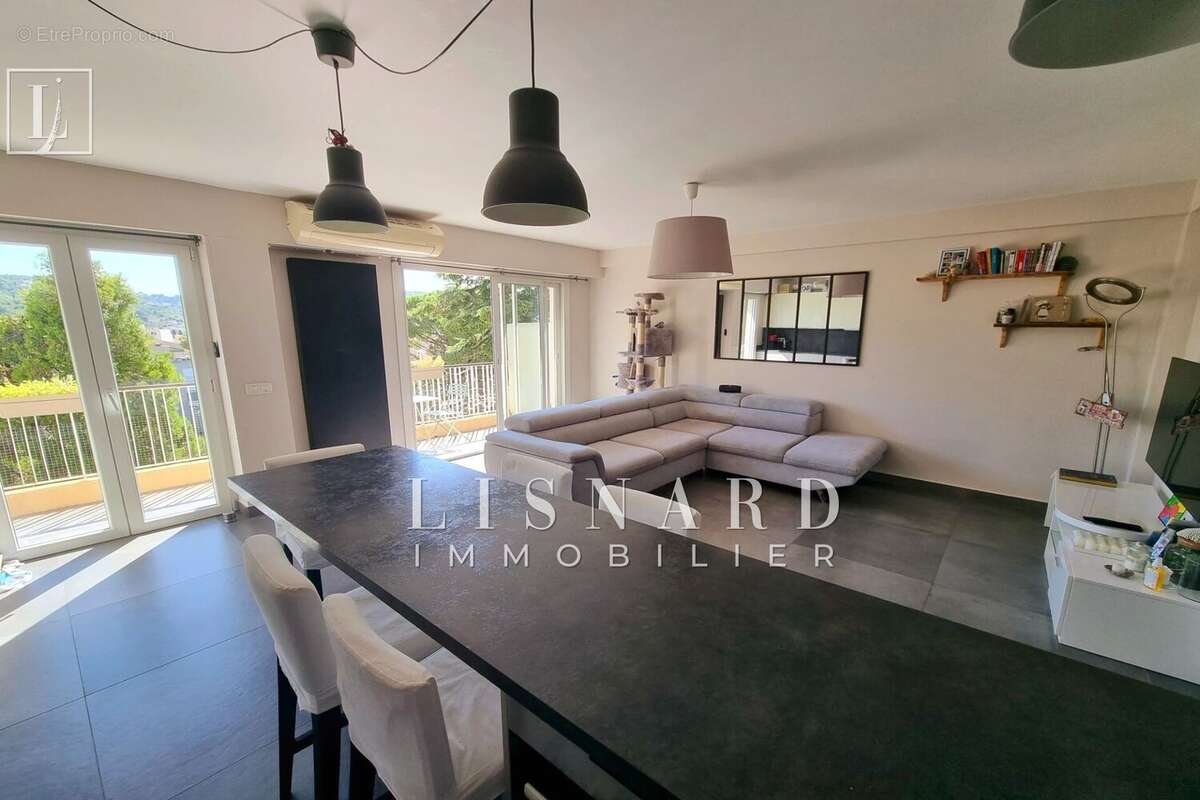 Appartement à VALLAURIS