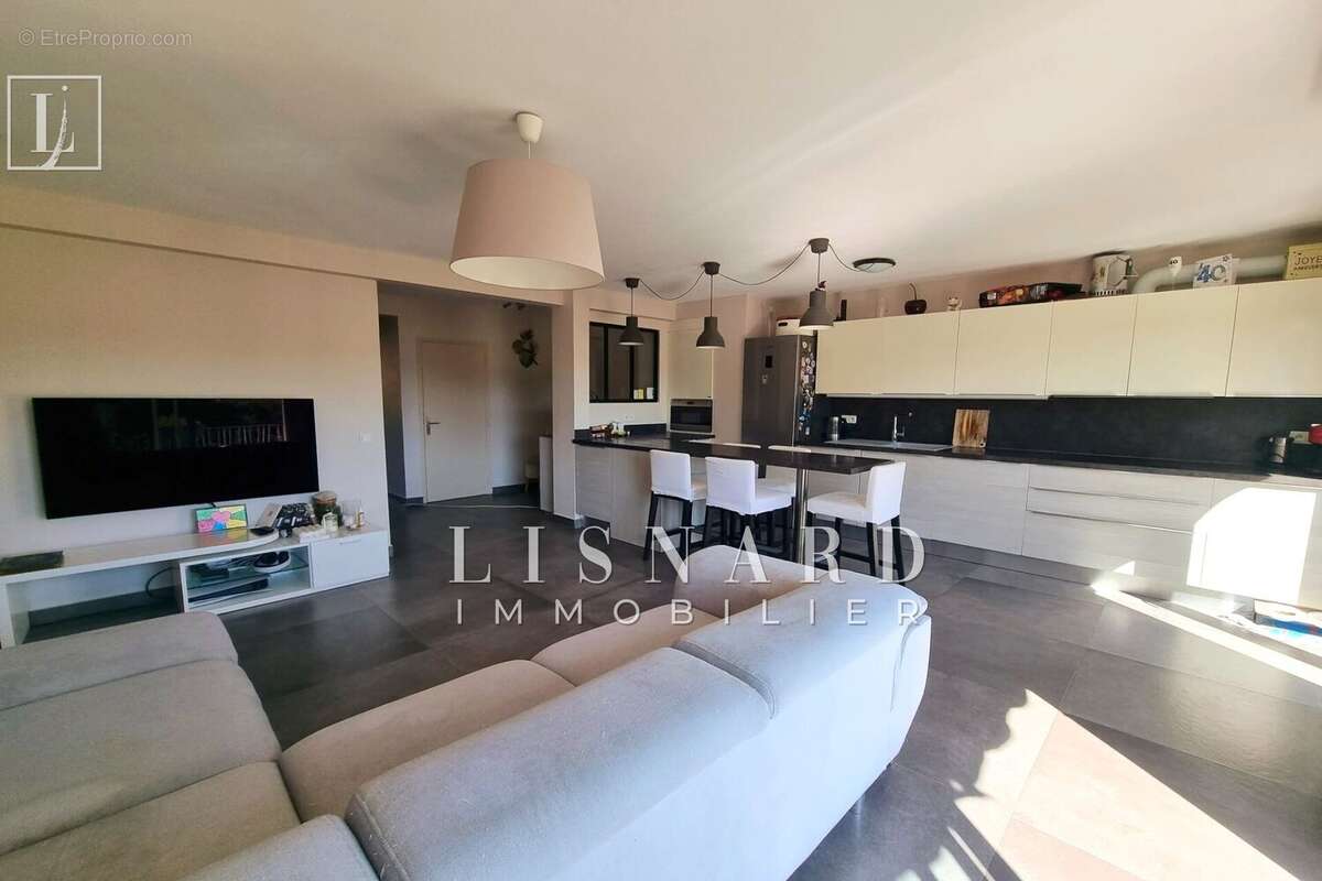 Appartement à VALLAURIS