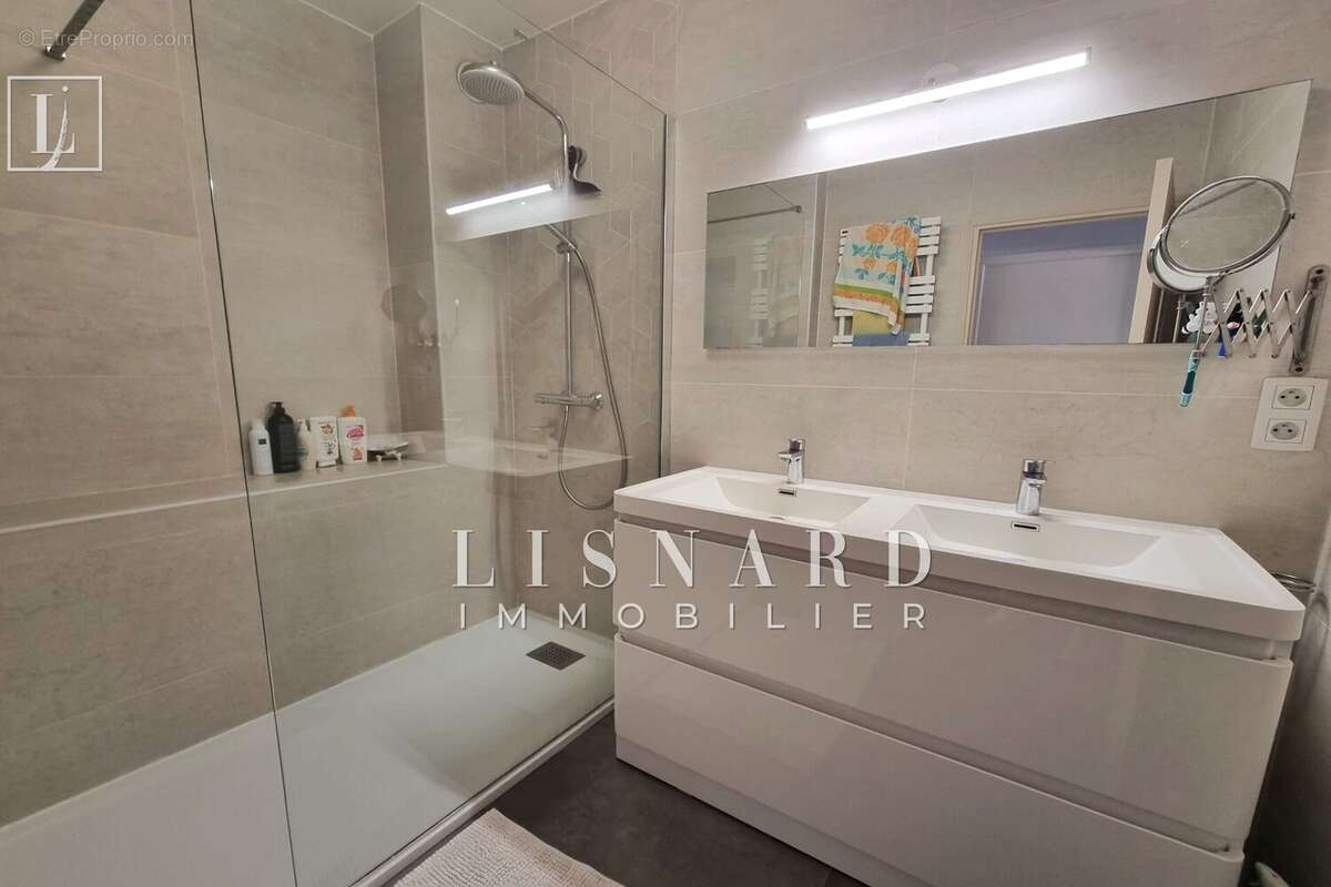 Appartement à VALLAURIS