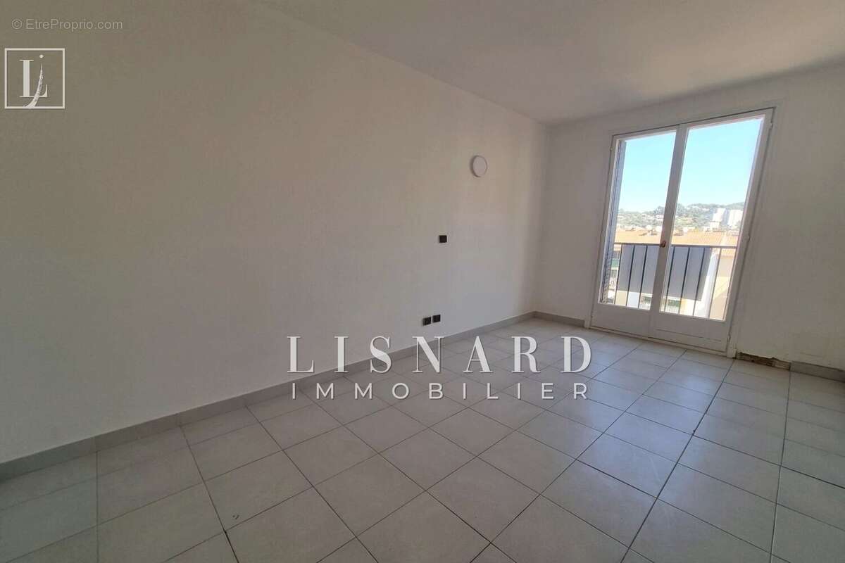 Appartement à VALLAURIS