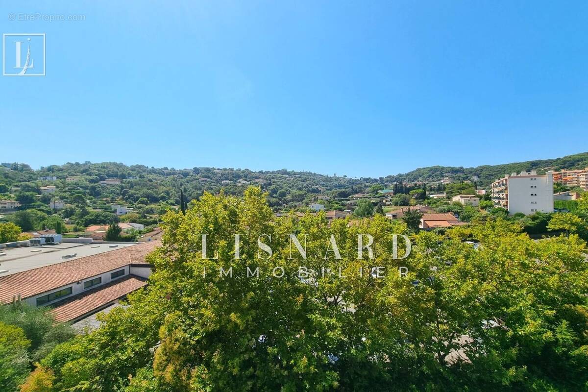 Appartement à VALLAURIS