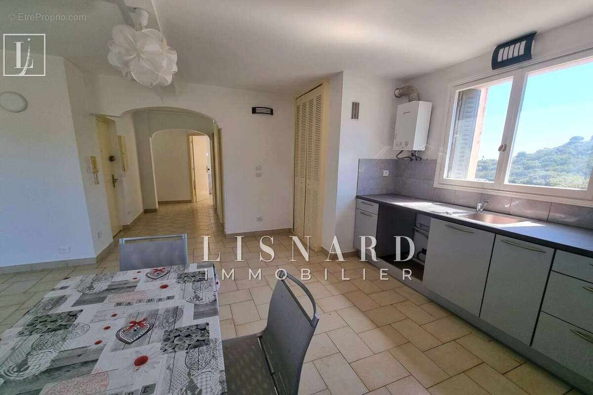 Appartement à VALLAURIS