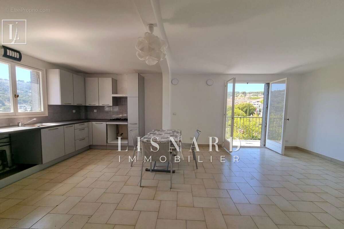 Appartement à VALLAURIS