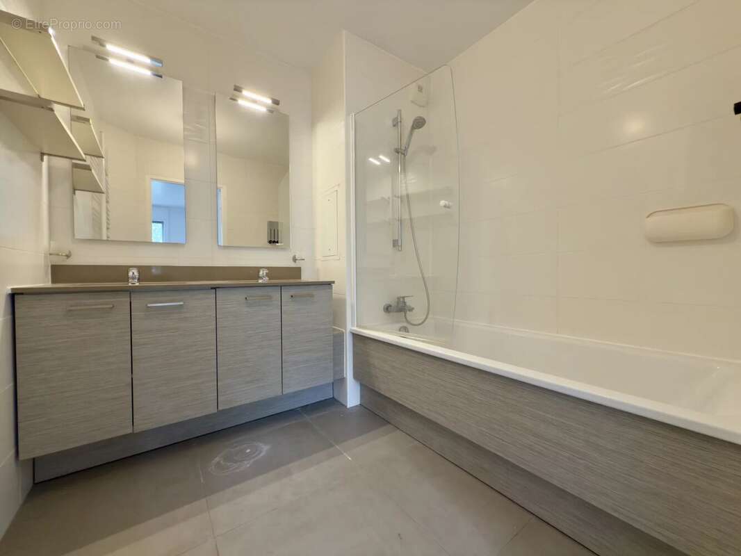 Appartement à PARIS-19E