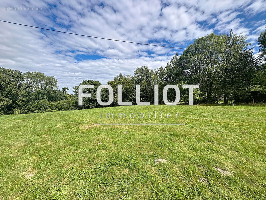 Terrain à GONNEVILLE-SUR-MER