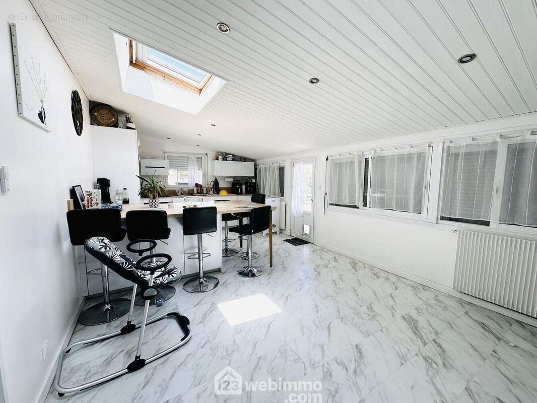 Tres lumineuse, meme avec les volets fermés - Maison à JARD-SUR-MER