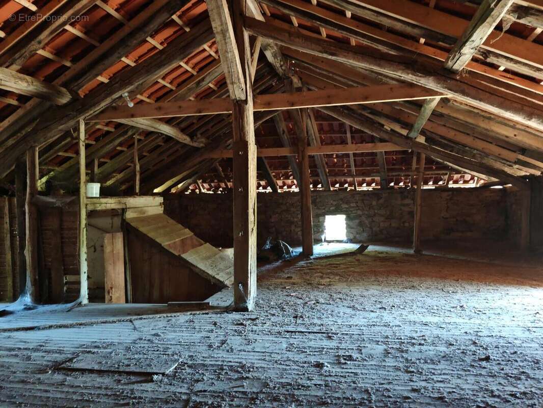 Combles - Maison à THIVIERS