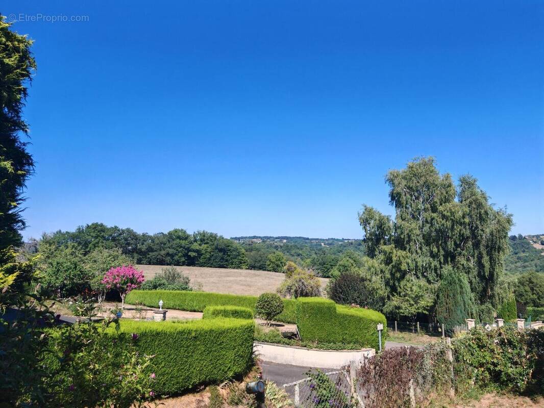 Vue bout de terrain - Maison à THIVIERS