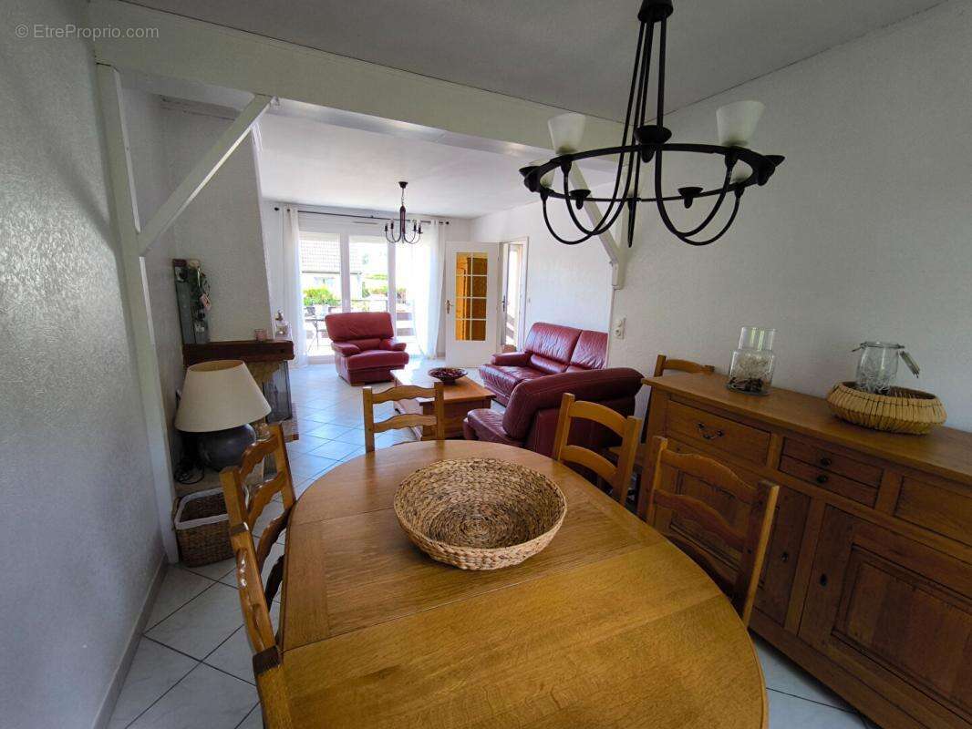 Maison à ETAMPES-SUR-MARNE