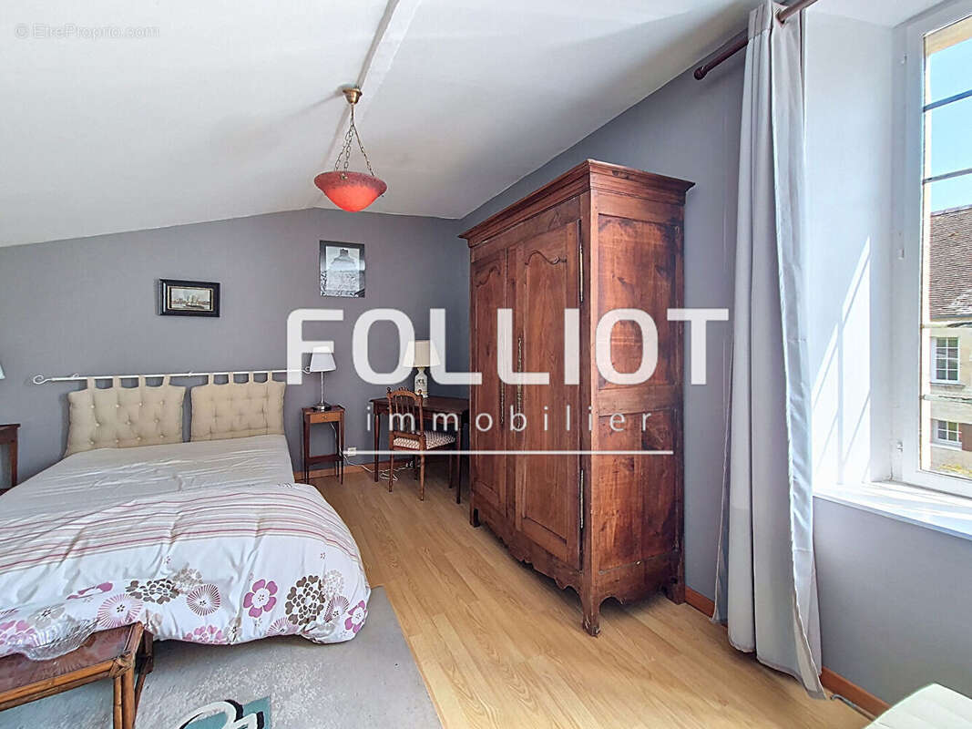 Maison à SAINTE-CROIX-GRAND-TONNE