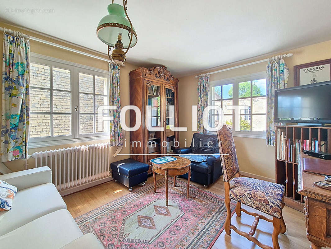 Maison à SAINTE-CROIX-GRAND-TONNE