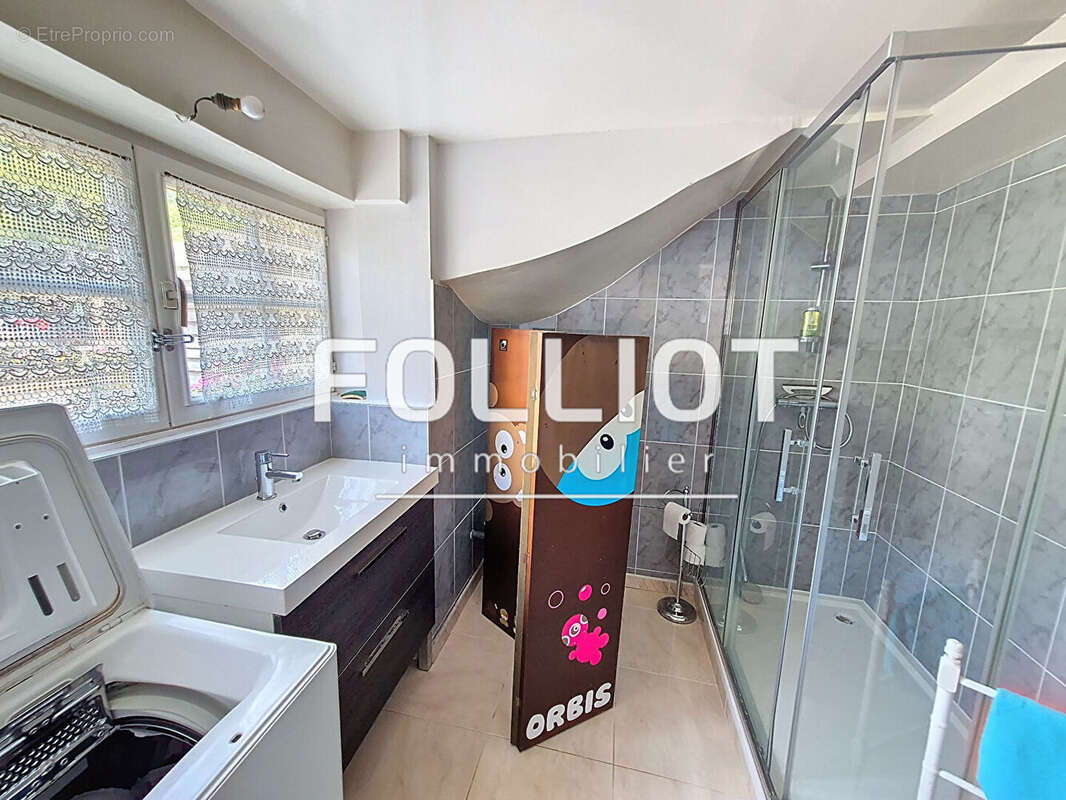 Maison à SAINTE-CROIX-GRAND-TONNE