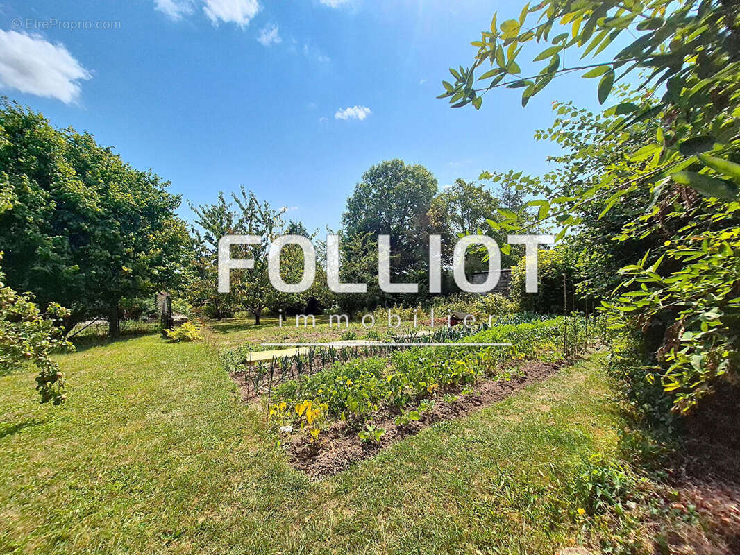 Maison à SAINTE-CROIX-GRAND-TONNE