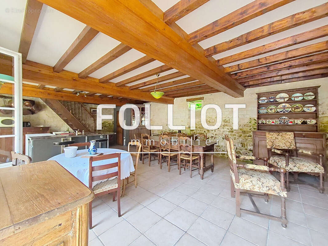 Maison à SAINTE-CROIX-GRAND-TONNE