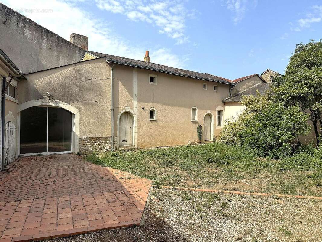   - Maison à SAINT-MARTIN-DE-MACON