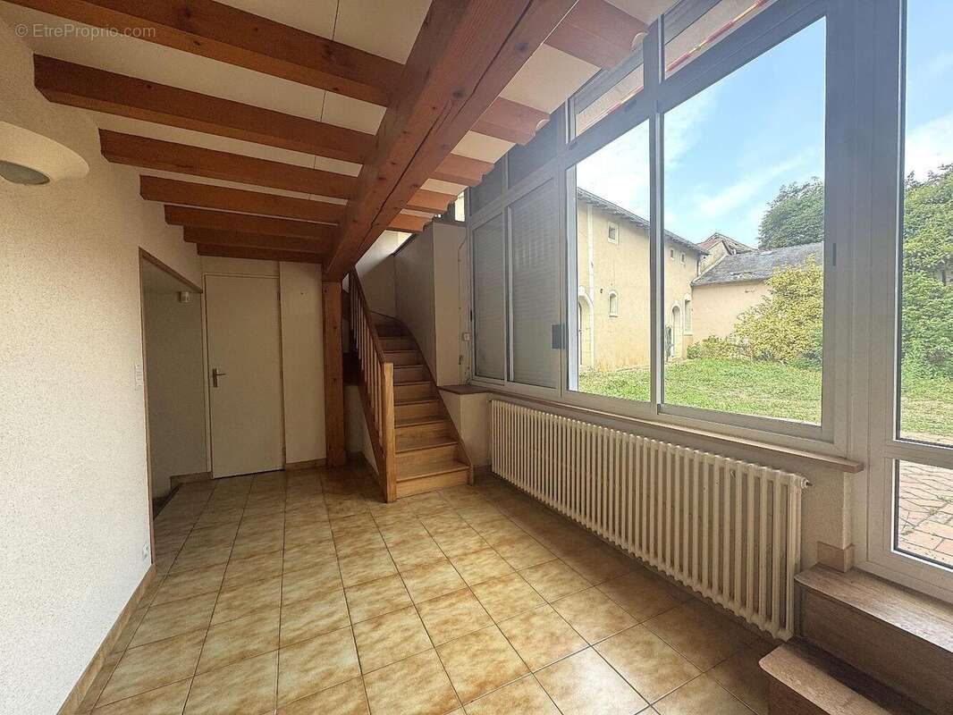   - Maison à SAINT-MARTIN-DE-MACON