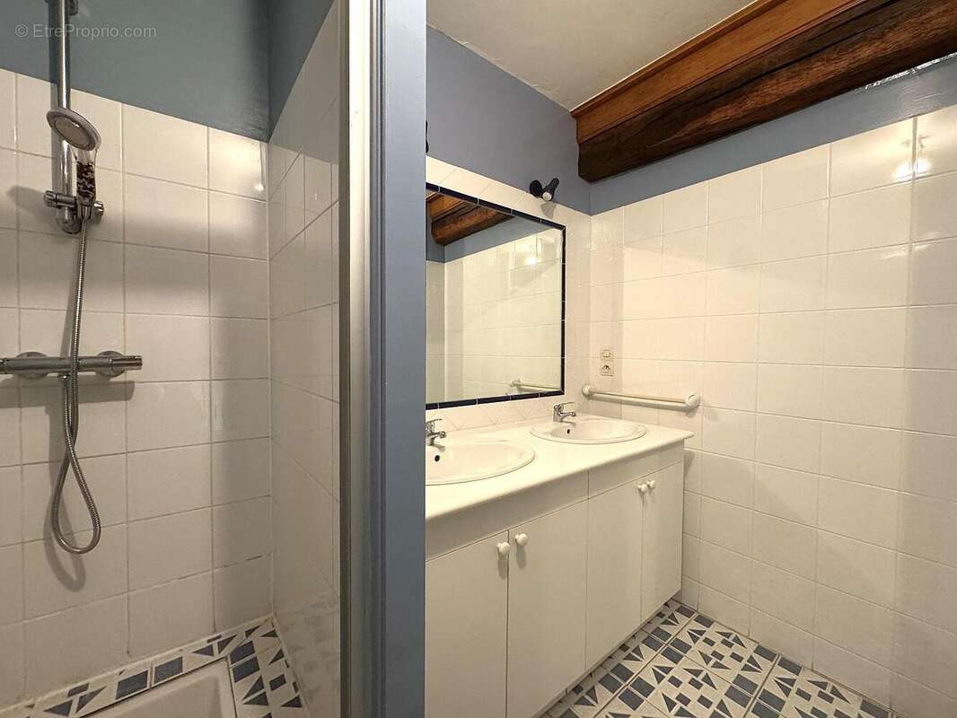   - Maison à SAINT-MARTIN-DE-MACON