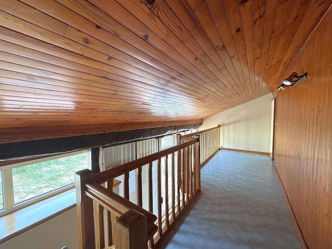   - Maison à SAINT-MARTIN-DE-MACON