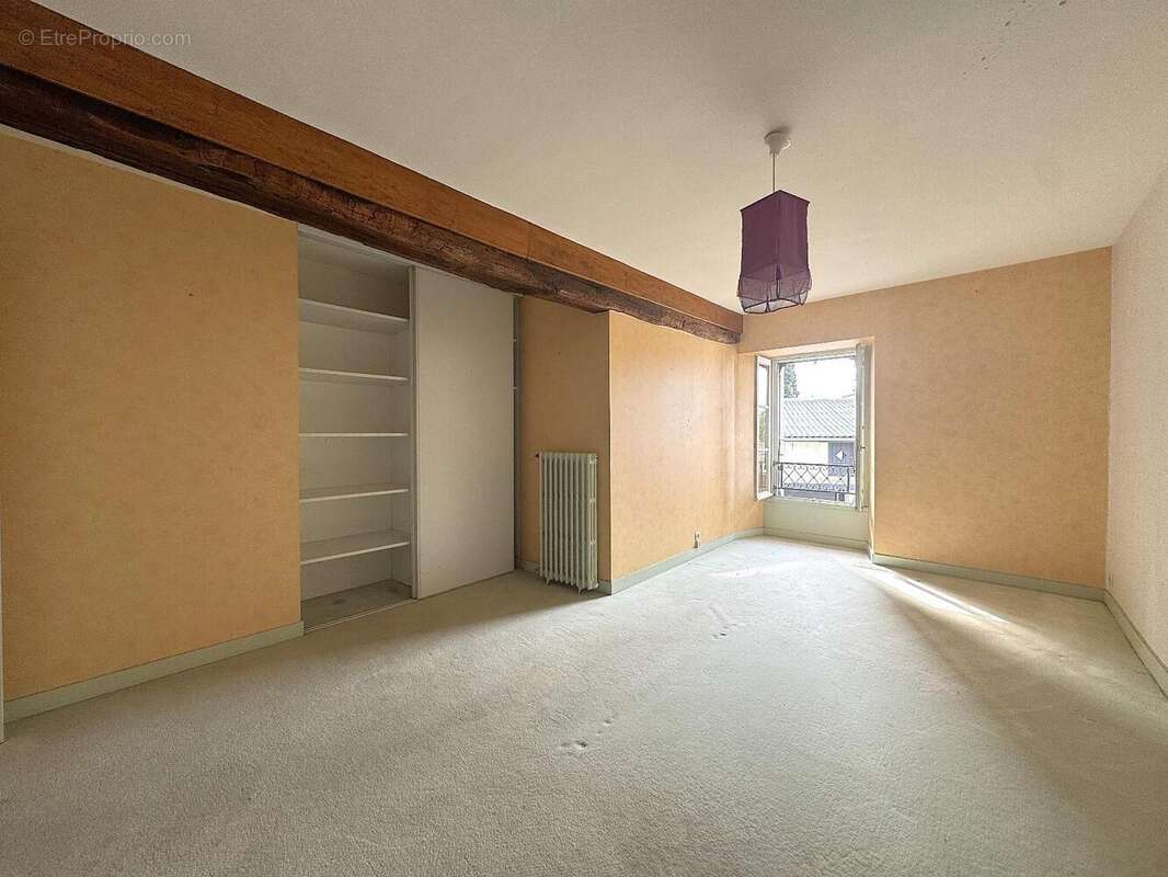   - Maison à SAINT-MARTIN-DE-MACON