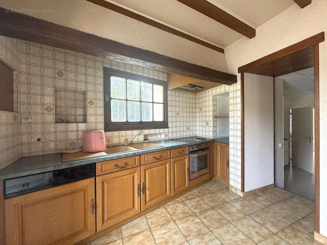   - Maison à SAINT-MARTIN-DE-MACON