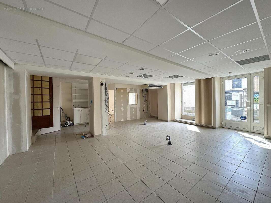   - Maison à SAINT-MARTIN-DE-MACON