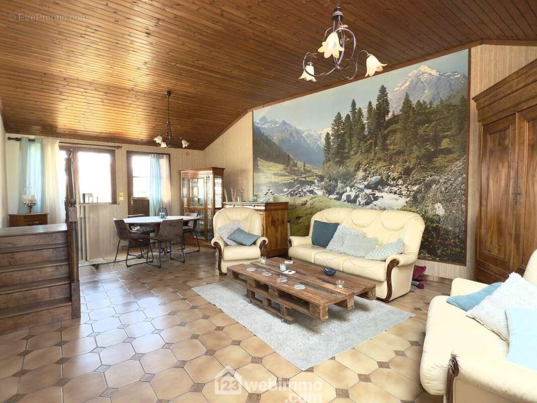 Maison à LONGUE-JUMELLES