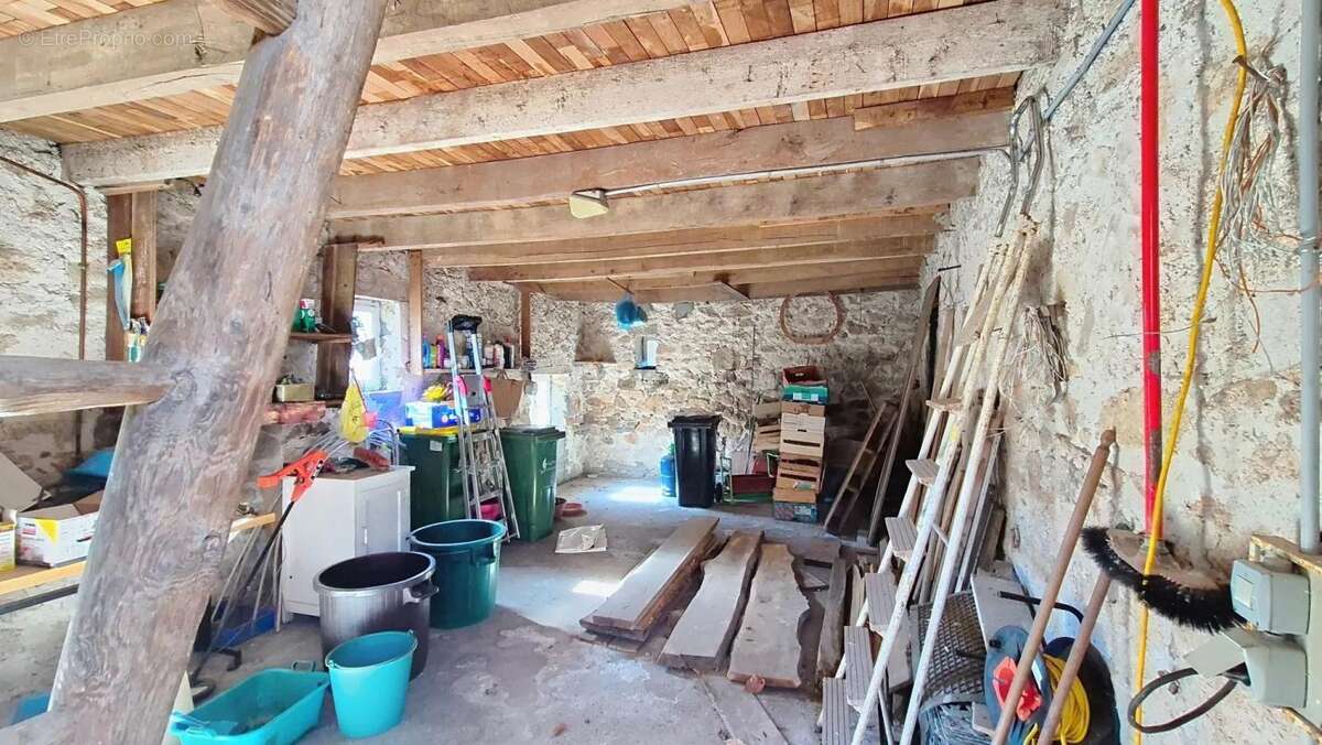 Maison à LA JONCHERE-SAINT-MAURICE