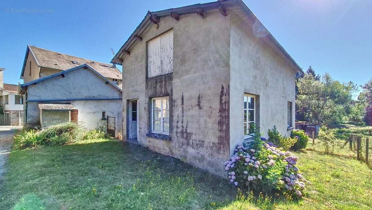 Maison à LA JONCHERE-SAINT-MAURICE