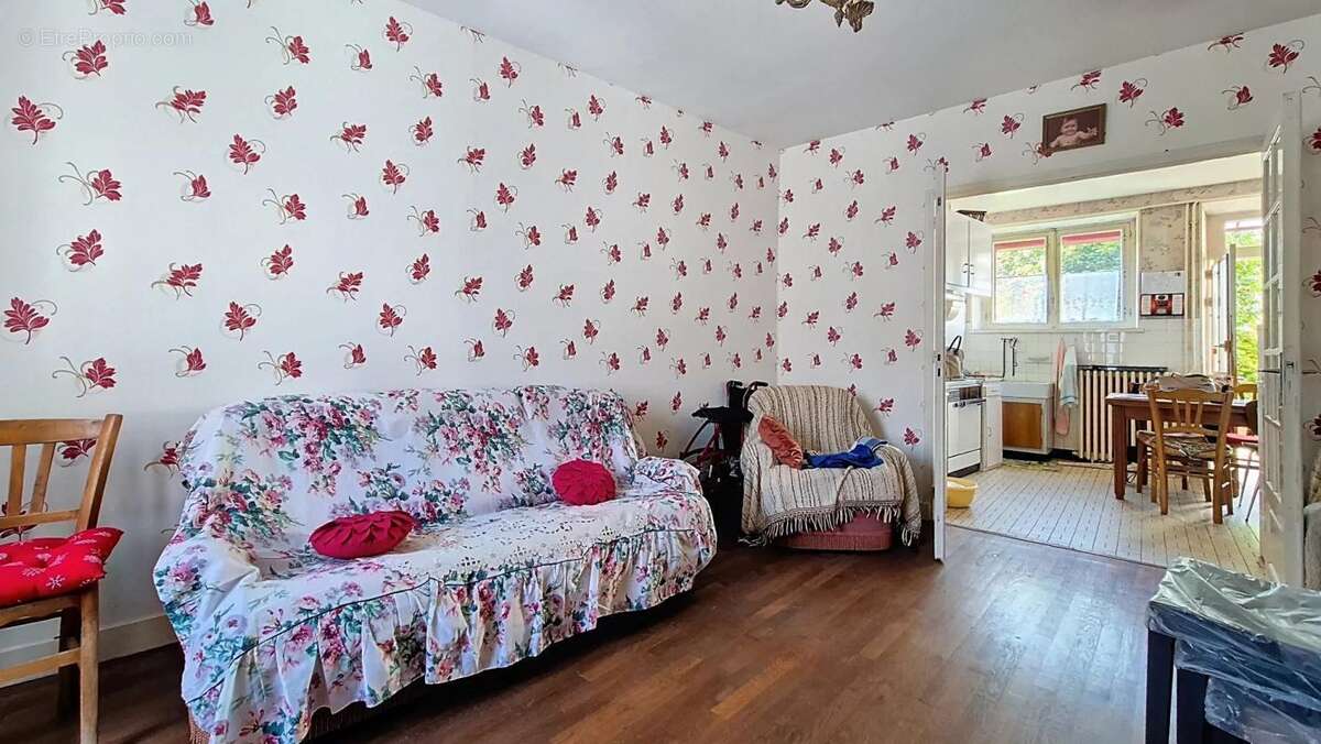 Maison à LA JONCHERE-SAINT-MAURICE