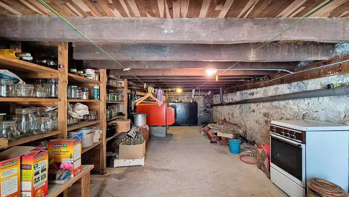 Maison à LA JONCHERE-SAINT-MAURICE