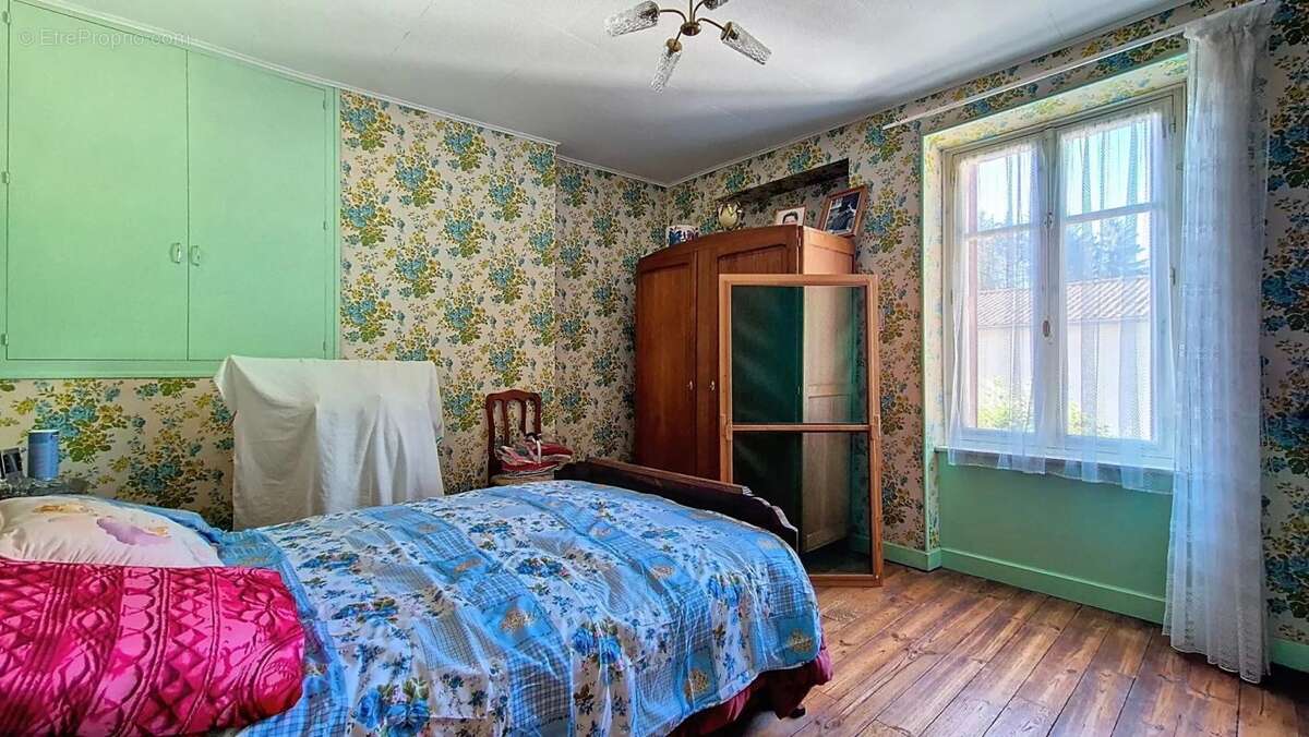 Maison à LA JONCHERE-SAINT-MAURICE