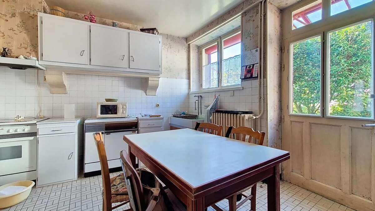 Maison à LA JONCHERE-SAINT-MAURICE