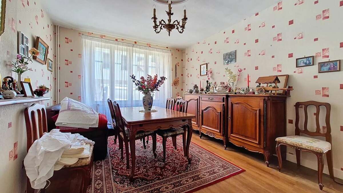 Maison à LA JONCHERE-SAINT-MAURICE