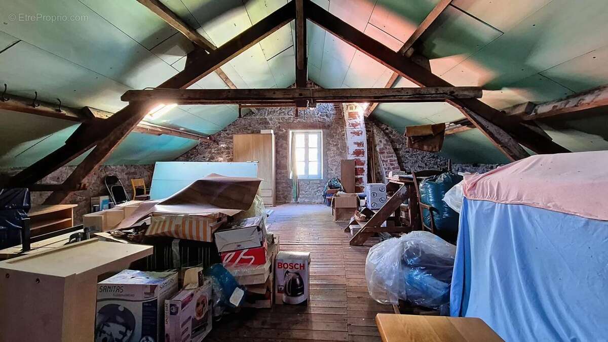 Maison à LA JONCHERE-SAINT-MAURICE