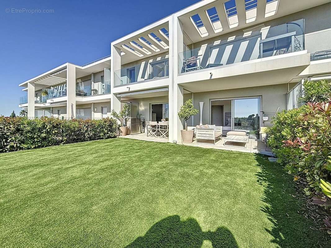 Appartement à SAINT-LAURENT-DU-VAR