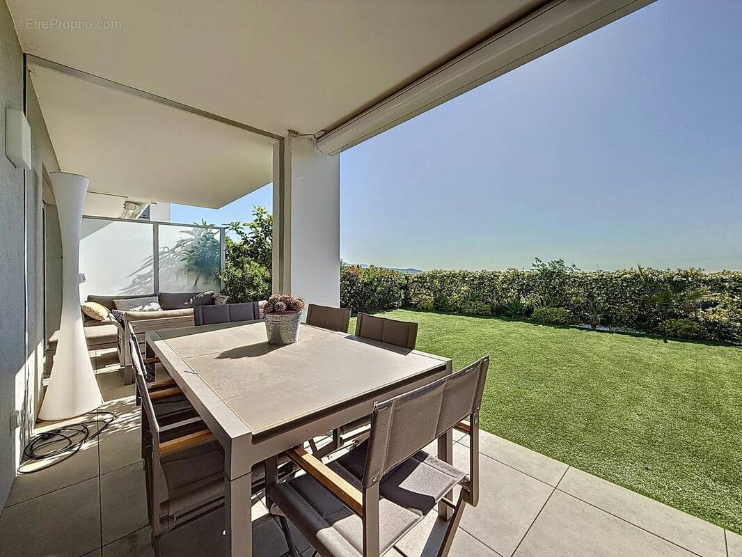 Appartement à SAINT-LAURENT-DU-VAR