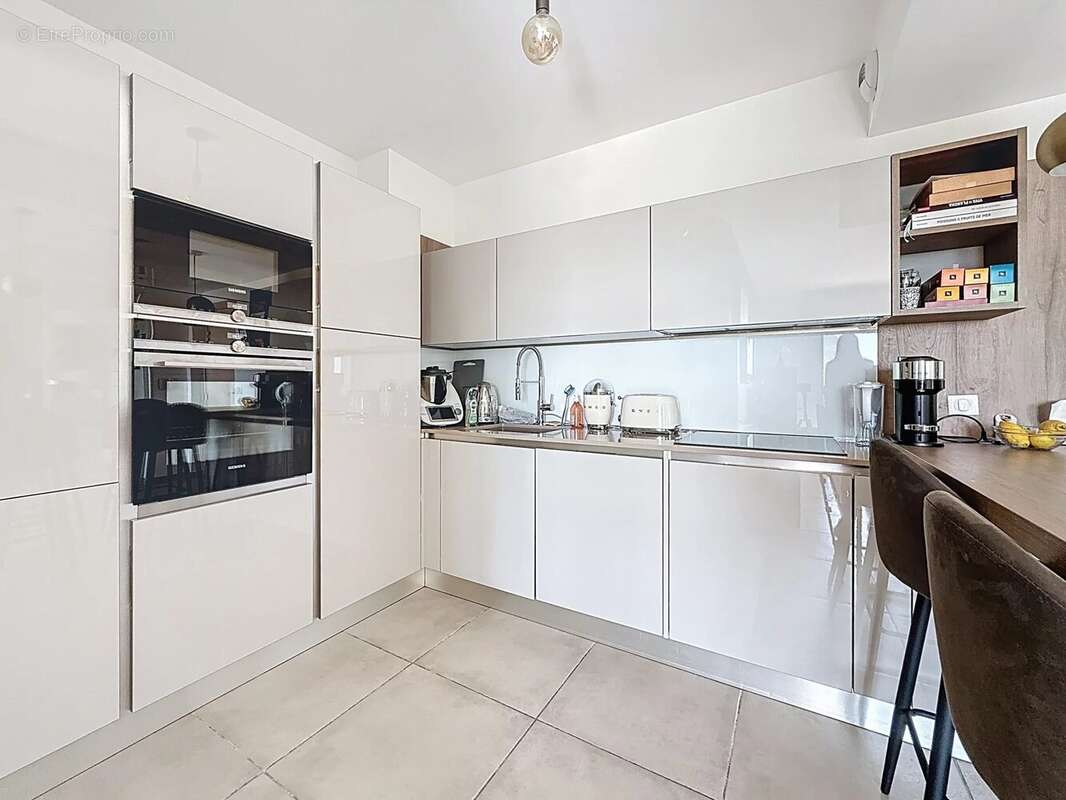 Appartement à SAINT-LAURENT-DU-VAR