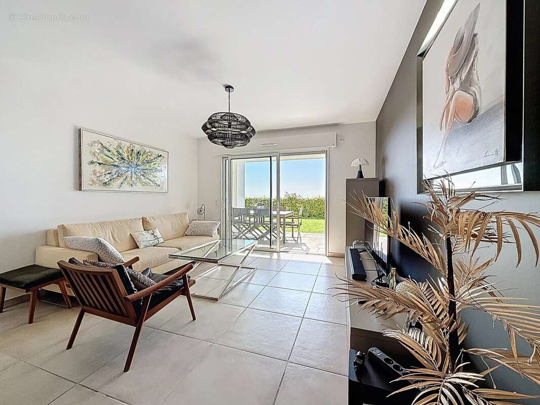 Appartement à SAINT-LAURENT-DU-VAR