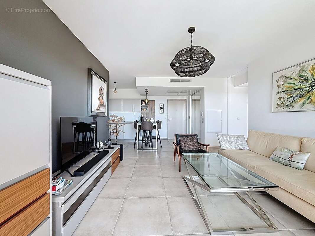 Appartement à SAINT-LAURENT-DU-VAR