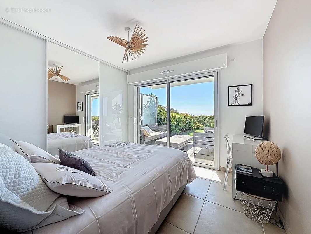 Appartement à SAINT-LAURENT-DU-VAR