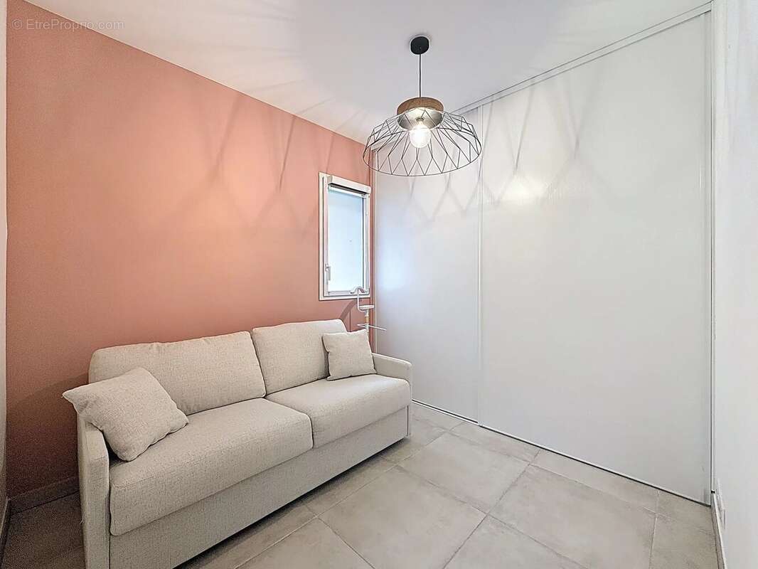 Appartement à SAINT-LAURENT-DU-VAR