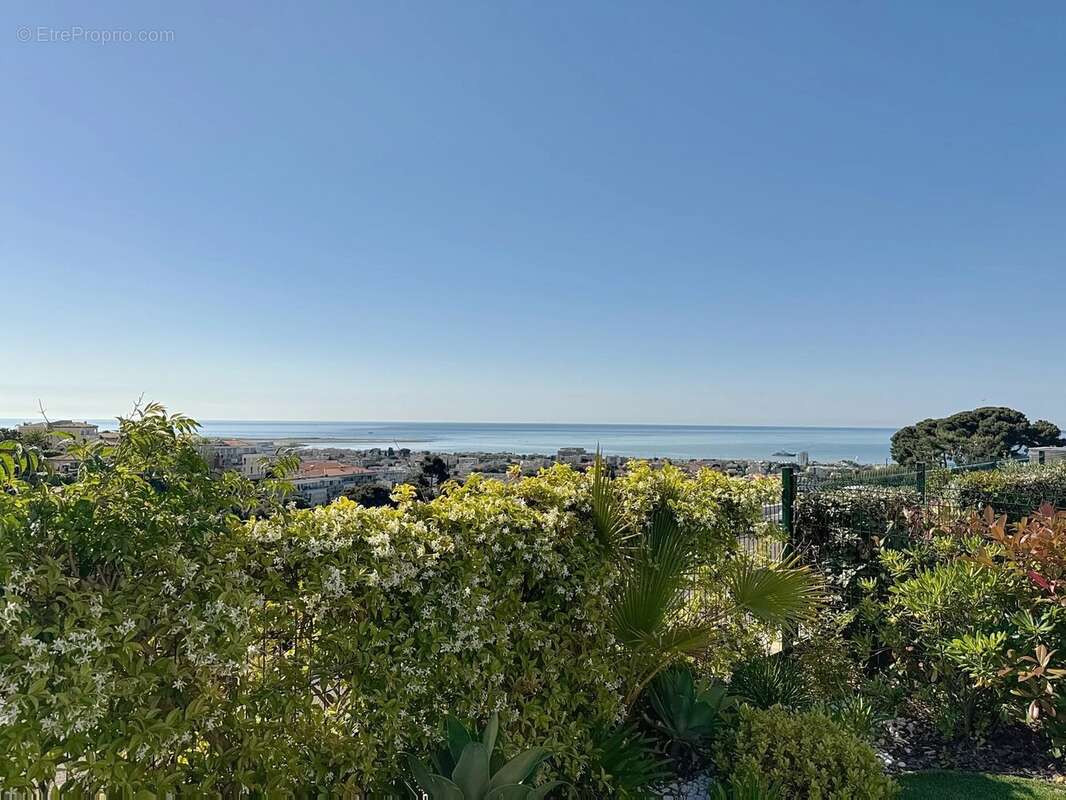 Appartement à SAINT-LAURENT-DU-VAR