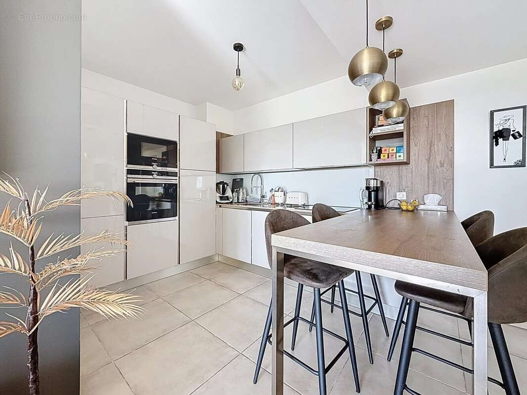 Appartement à SAINT-LAURENT-DU-VAR