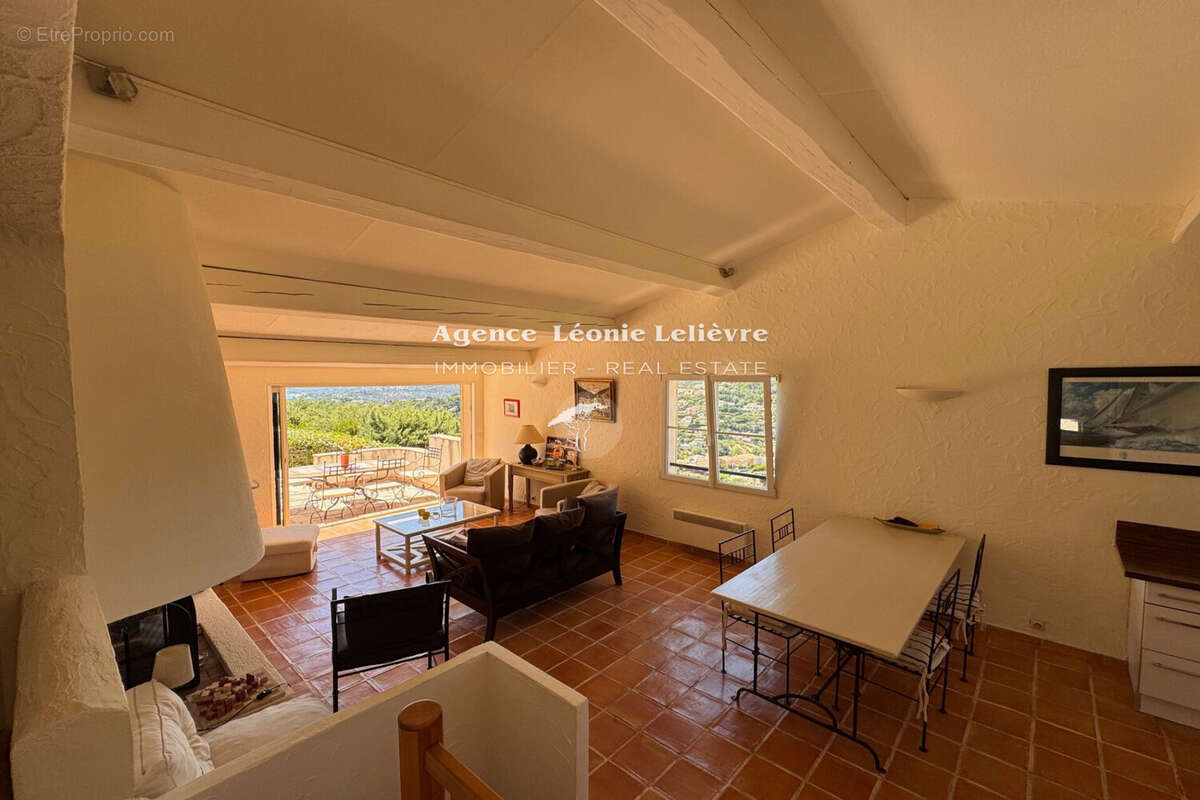 Maison à LES ISSAMBRES