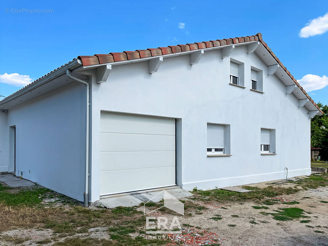 Maison à BLANQUEFORT